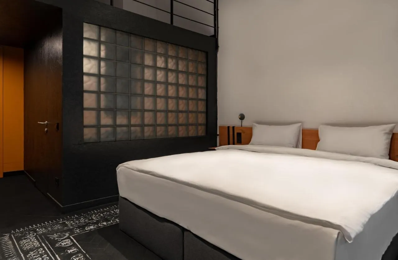 Globe Runner Hostel Kyiv Ukraine
